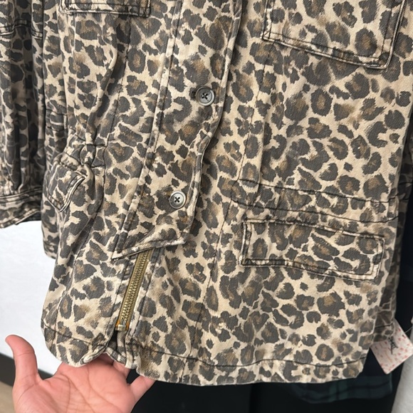 🎉host pick 🥳Free People seize the day leopard denim oversized jacket - Picture 7 of 8